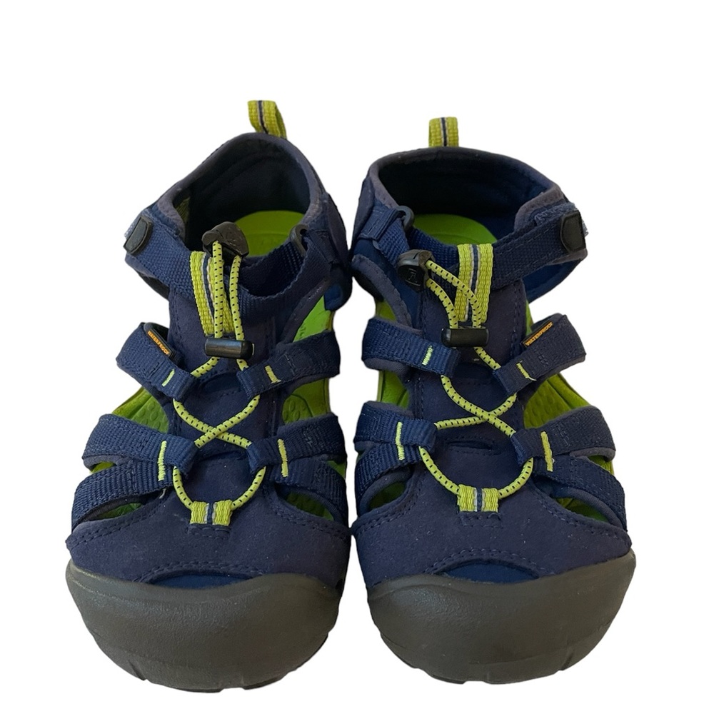 Keen Kids Seacamp II CNX. The original hybrid water sandal for kids.Sz 5 EUC
